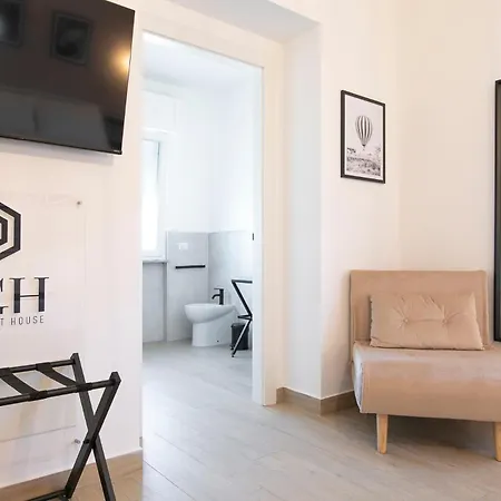 Domina Πανσιόν Φιουμιτσίνο