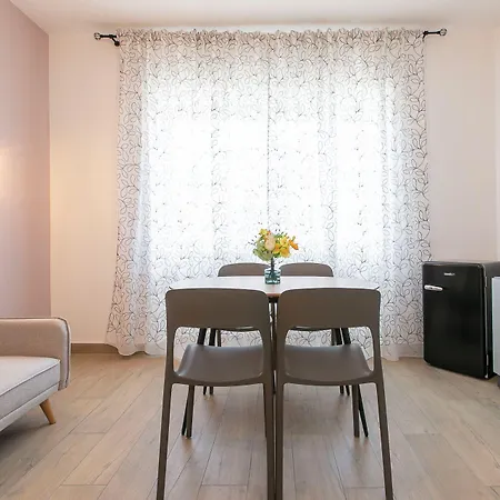 Πανσιόν Domina Φιουμιτσίνο